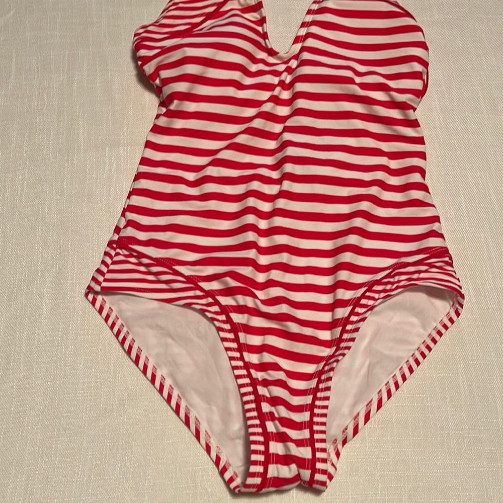 Kona g. Size medium